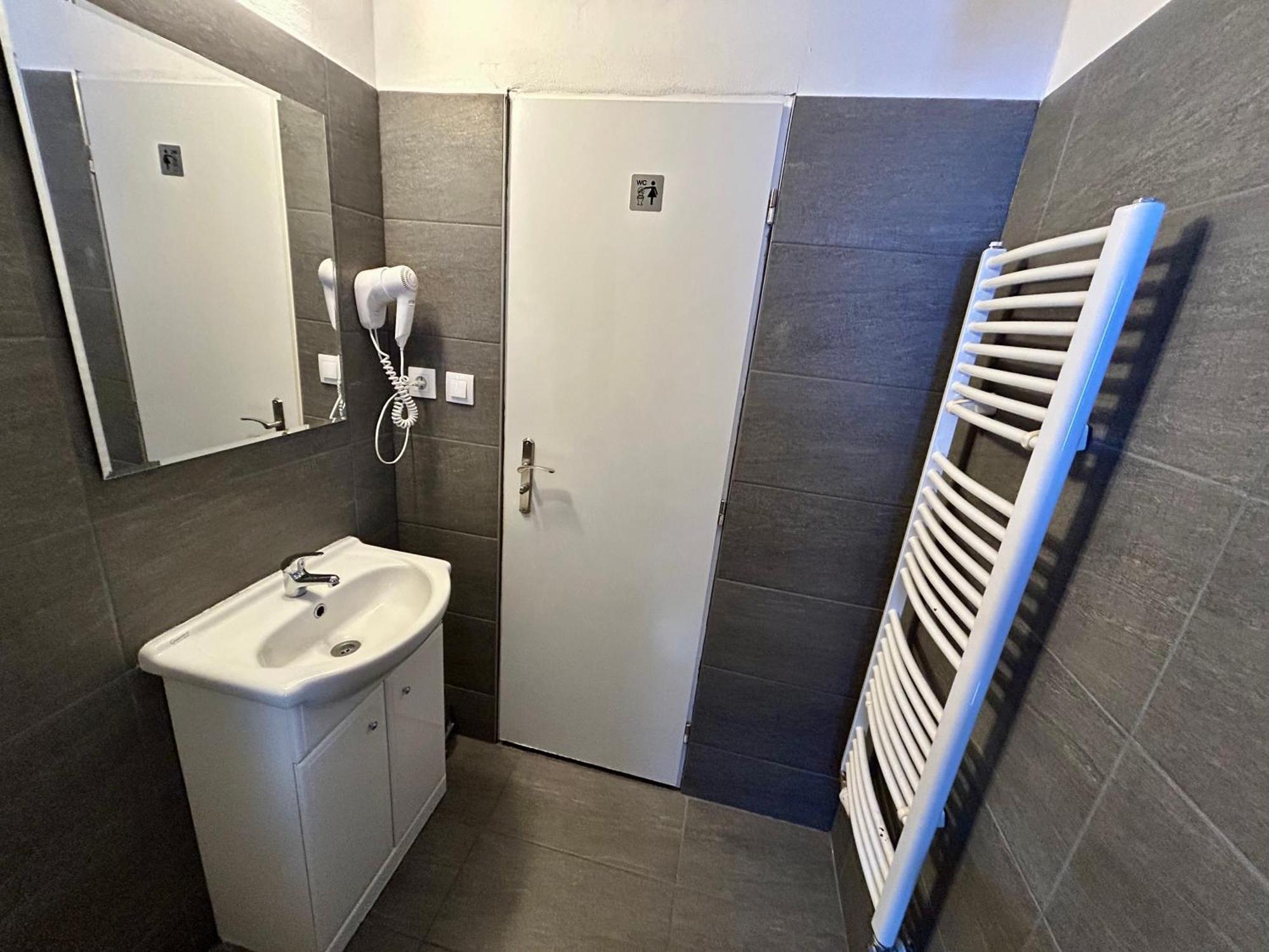 Dvur Stran & Wellness Otel Karlovy Vary Dış mekan fotoğraf