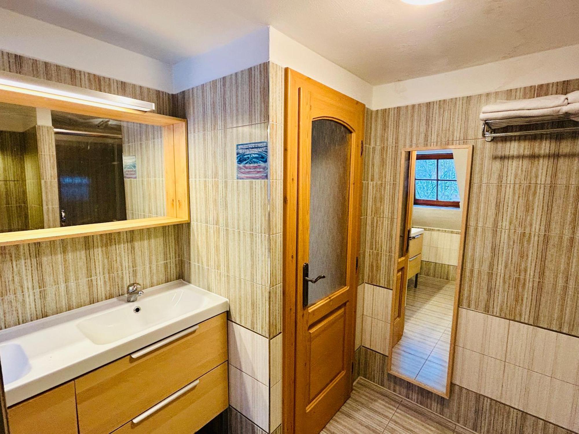 Dvur Stran & Wellness Otel Karlovy Vary Dış mekan fotoğraf