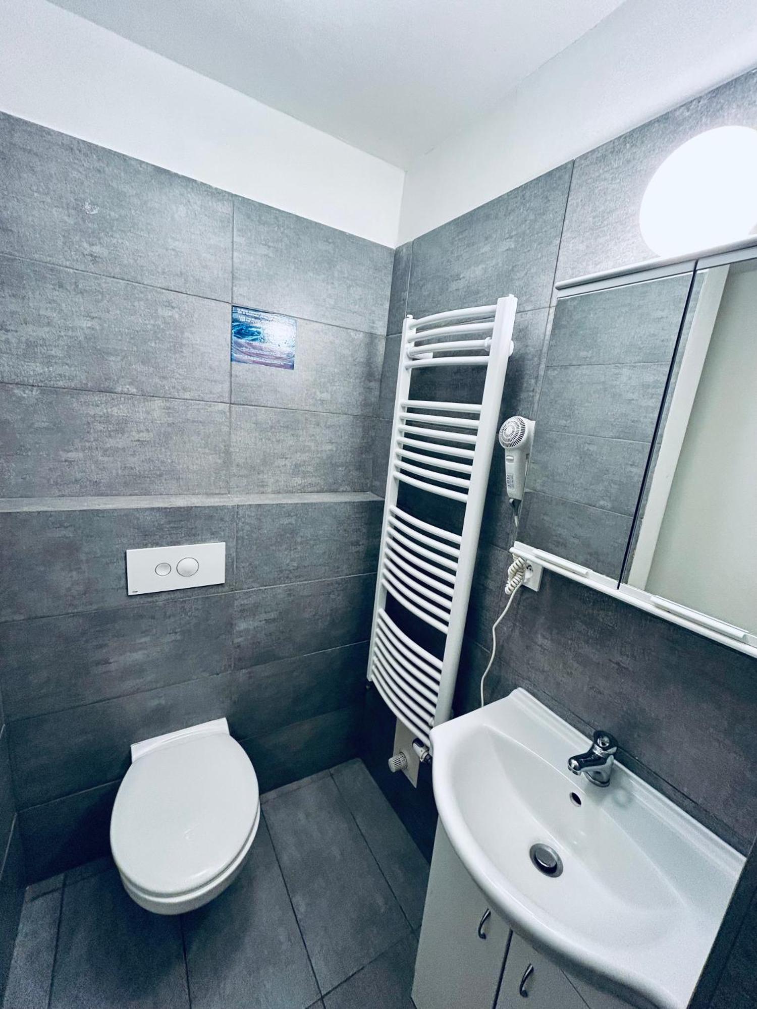 Dvur Stran & Wellness Otel Karlovy Vary Dış mekan fotoğraf