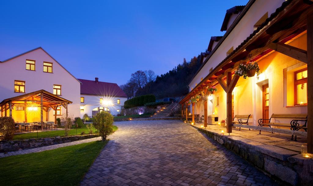 Dvur Stran & Wellness Otel Karlovy Vary Dış mekan fotoğraf