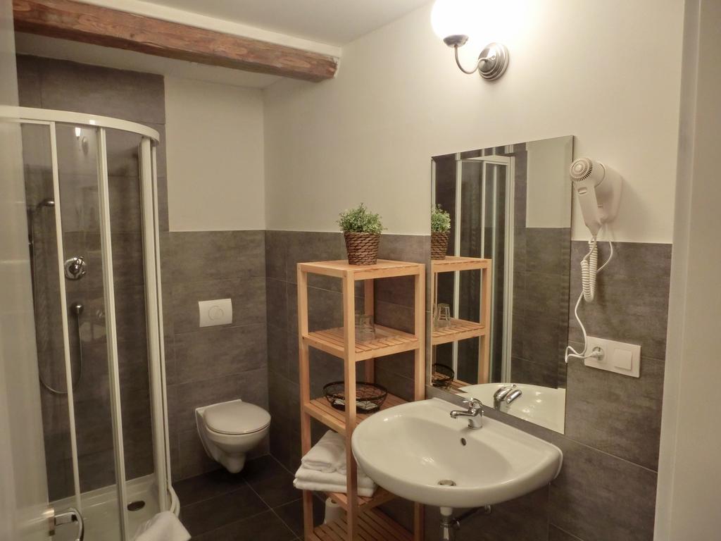 Dvur Stran & Wellness Otel Karlovy Vary Oda fotoğraf