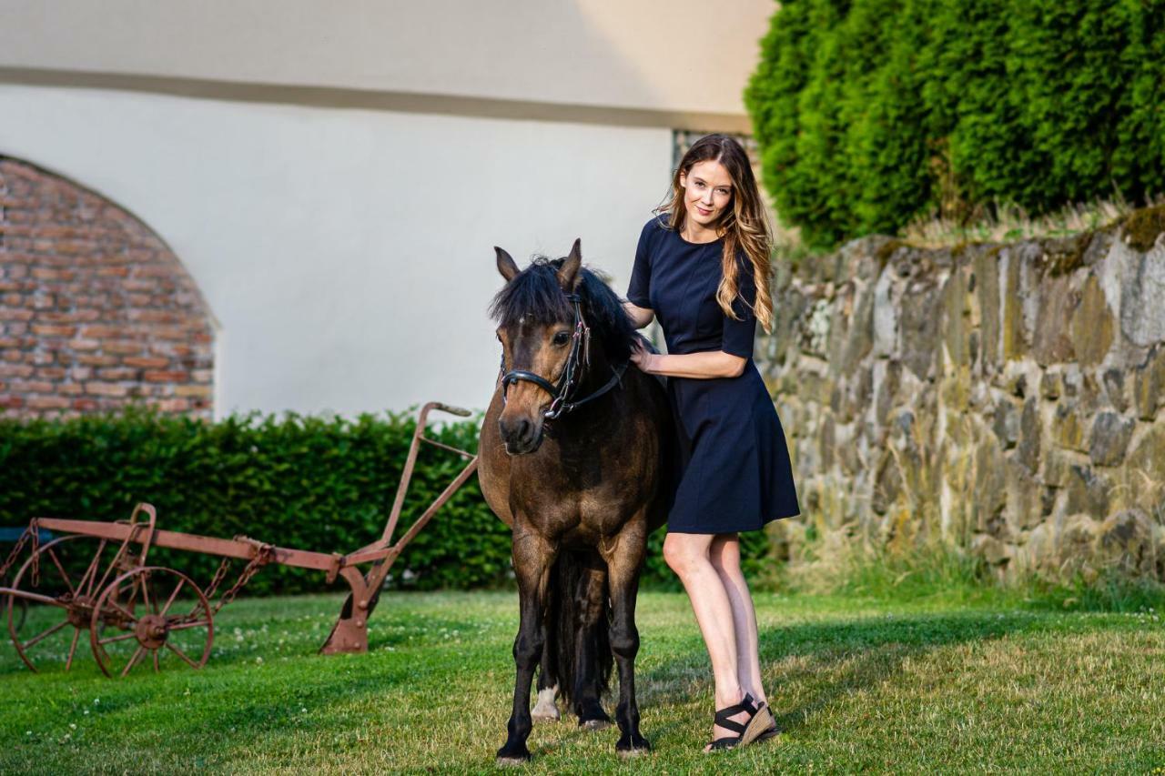 Dvur Stran & Wellness Otel Karlovy Vary Dış mekan fotoğraf